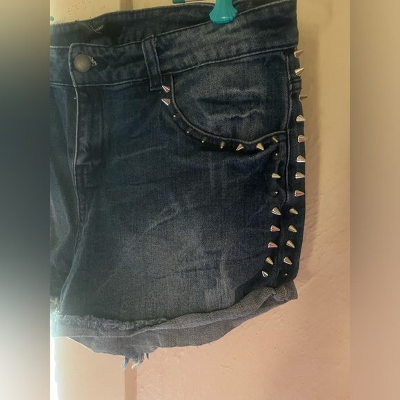Forever21 Shorts - Picture 2 of 5